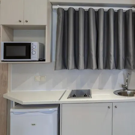 Mari & Maisonettes تولو