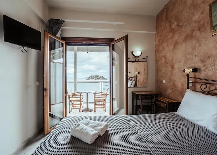 Mari & Maisonettes * تولو