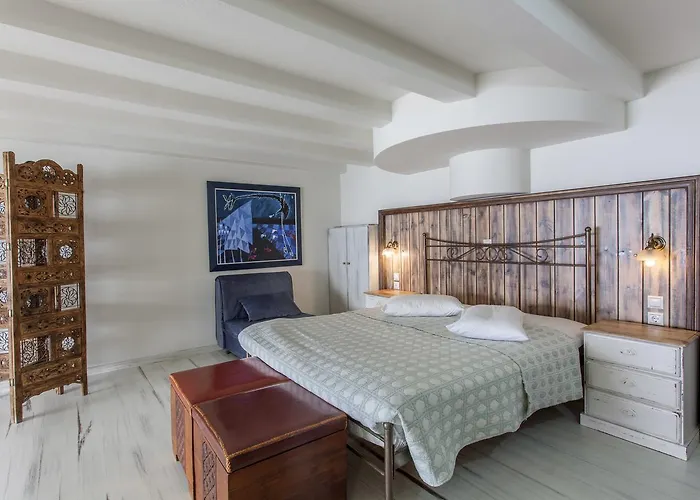 شقة Mari & Maisonettes تولو