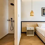 Mari & Maisonettes