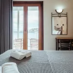 Mari & Maisonettes Толон