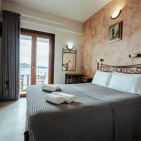 Mari & Maisonettes Apartment *