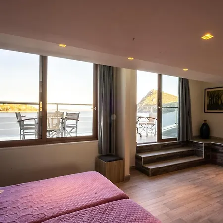 Mari & Maisonettes Apartment *