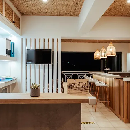Mari & Maisonettes Apartment *