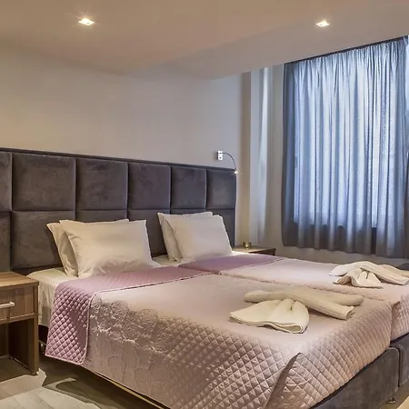 Mari & Maisonettes Толон