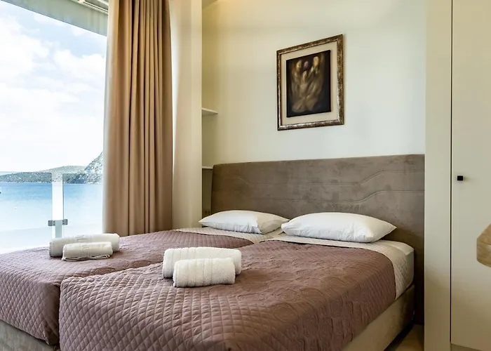 Mari & Maisonettes *