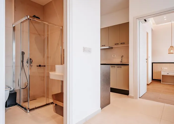 Mari & Maisonettes דירה טולון