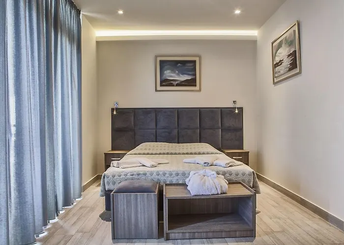 Mari & Maisonettes טולון