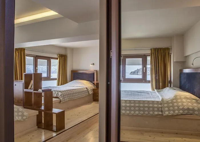 Mari & Maisonettes *